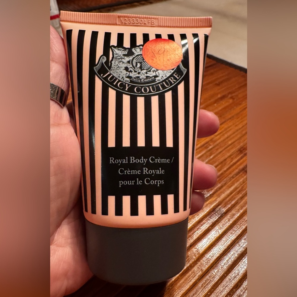 Juicy Couture Royal Body Crème. The smell is amazing. This is new -125 ml